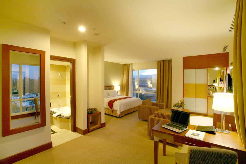 Swiss-belhotel Maleosan Hotel 4*